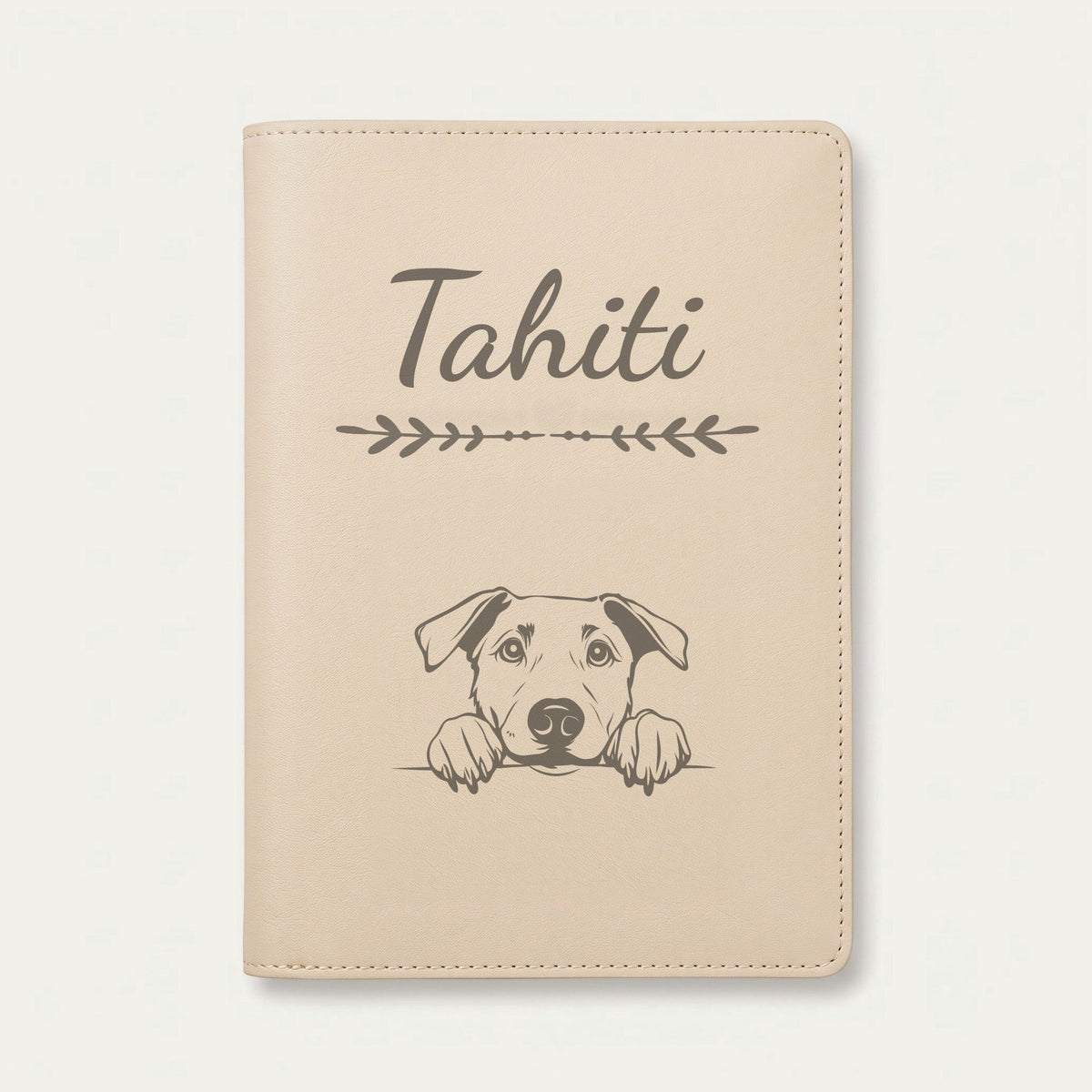 Protège carnet de santé chien personnalisé – Beauceron — Crème vanille — Flèche — gravure « Tahiti »