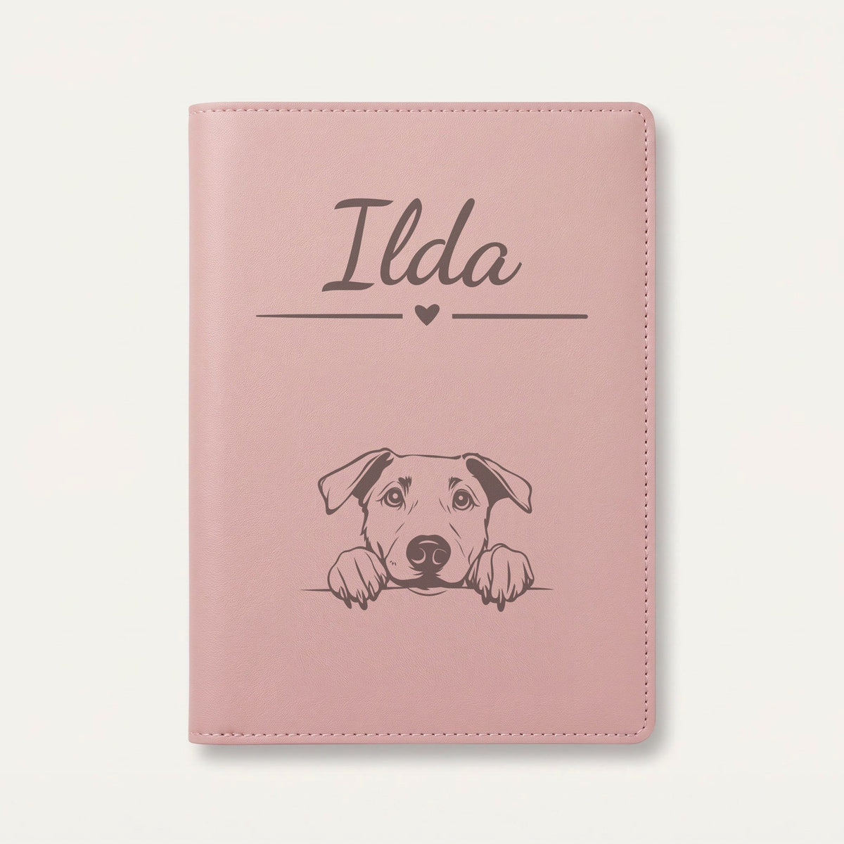 Protège carnet de santé chien personnalisé – Beauceron — Rose dragée — Cœur — gravure « Ilda »