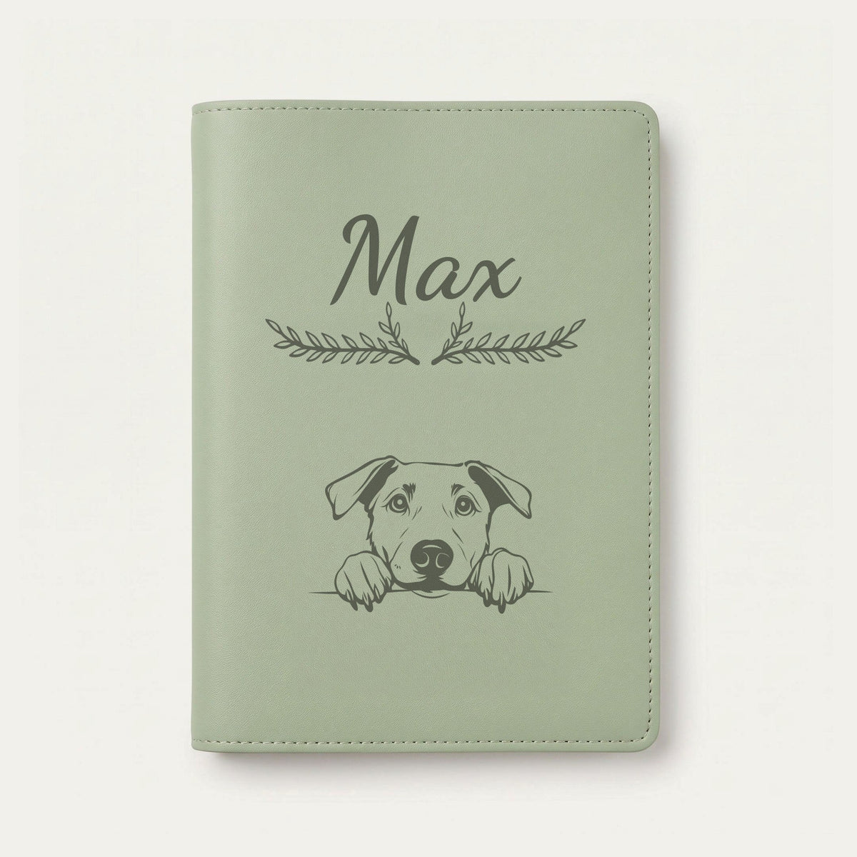 Protège carnet de santé chien personnalisé – Beauceron — Vert sauge — Bouquet — gravure « Max »
