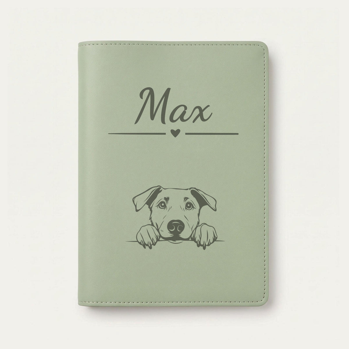 Protège carnet de santé chien personnalisé – Beauceron — Vert sauge — Cœur — gravure « Max »