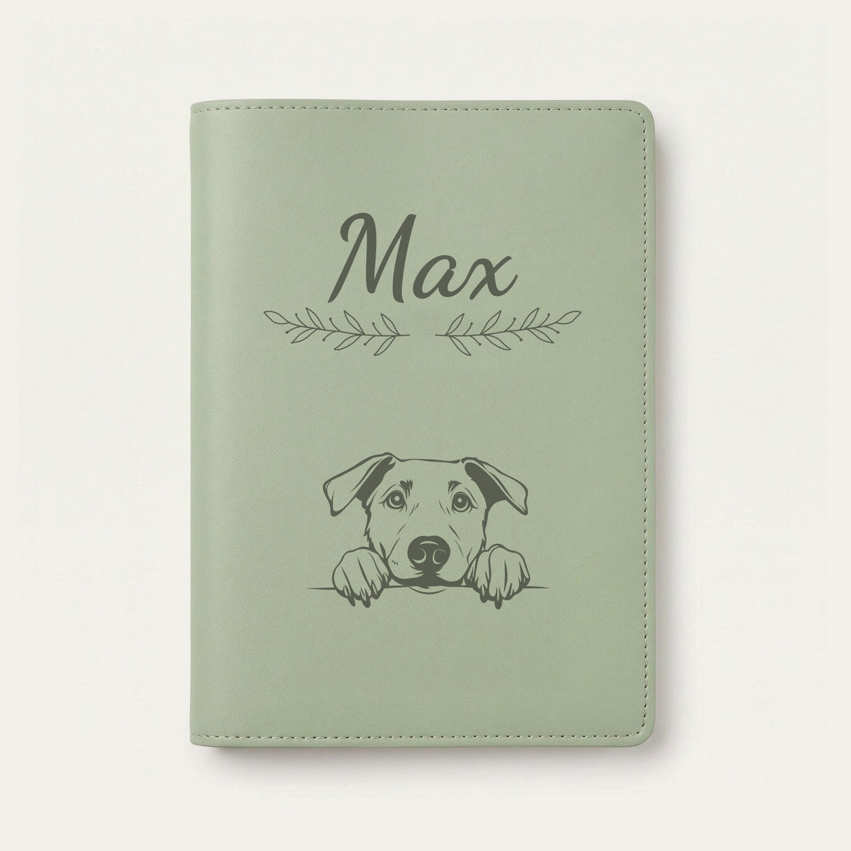 Protège carnet de santé chien personnalisé – Beauceron — Vert sauge — Rameaux — gravure « Max »