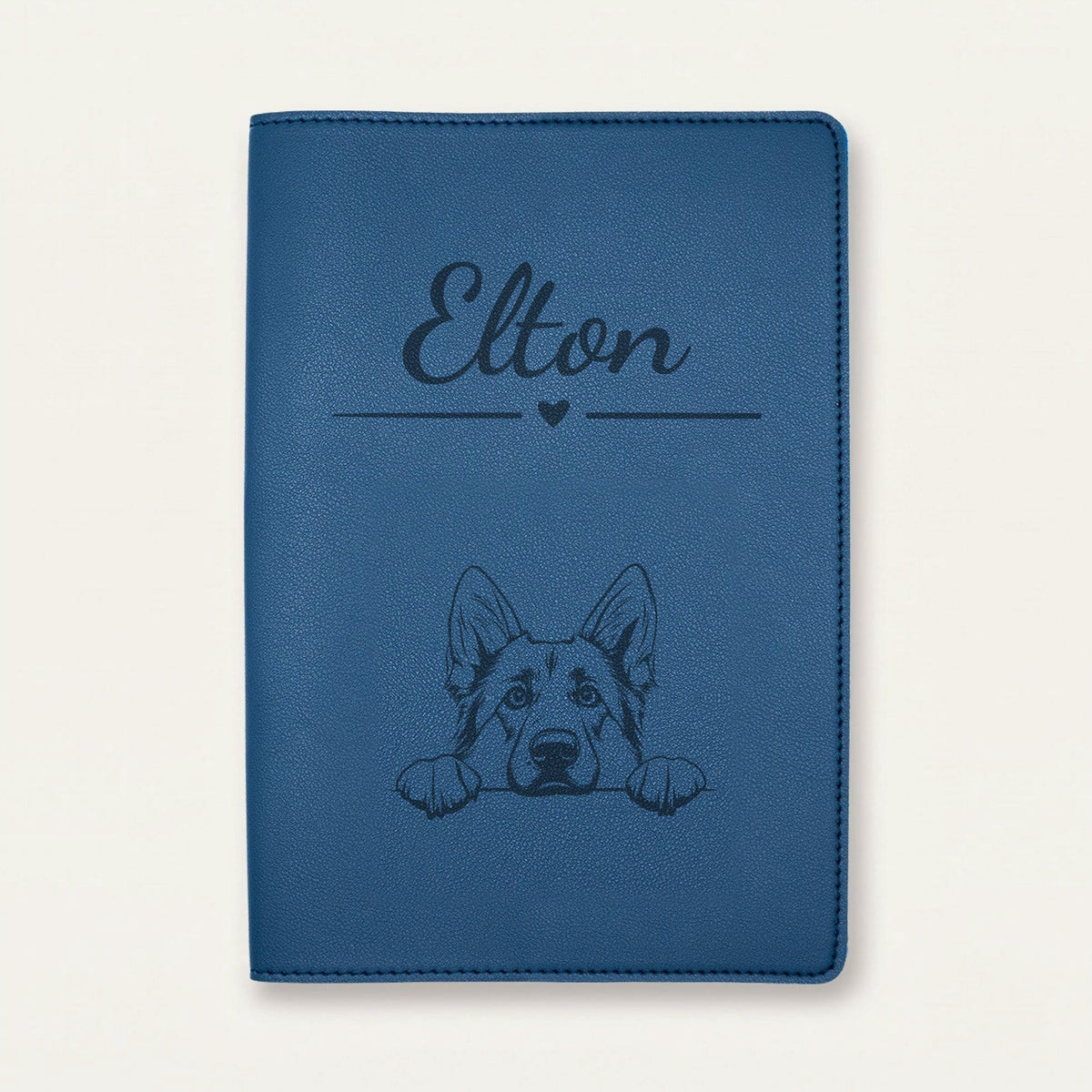 Protège carnet de santé chien personnalisé – Berger allemand — Bleu nuit — Cœur — gravure « Elton »