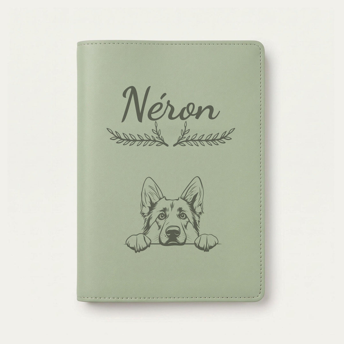 Protège carnet de santé chien personnalisé – Berger allemand — Vert sauge — Bouquet — gravure « Néron »