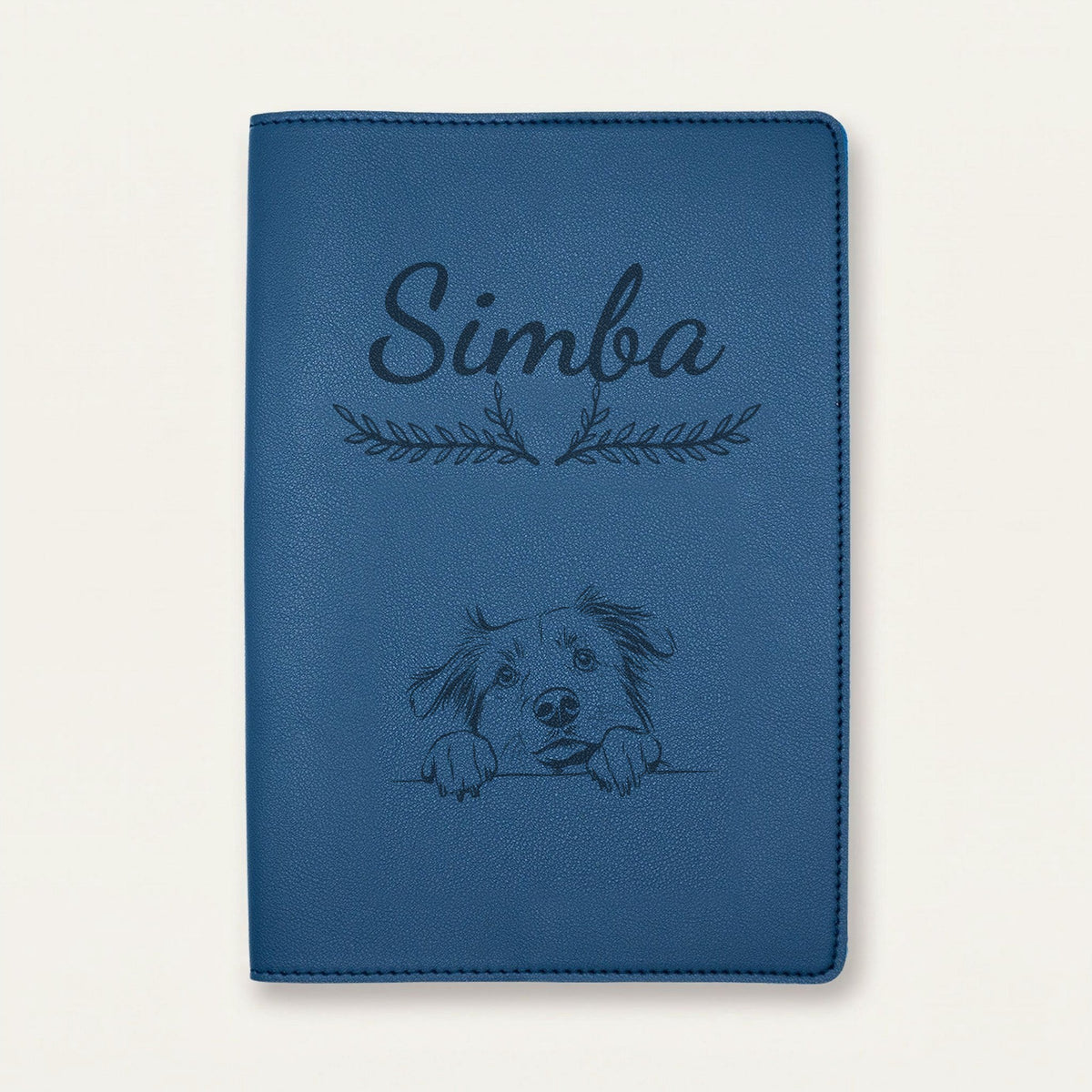 Protège carnet de santé chien personnalisé – Berger australien — Bleu nuit — Bouquet — gravure « Simba »