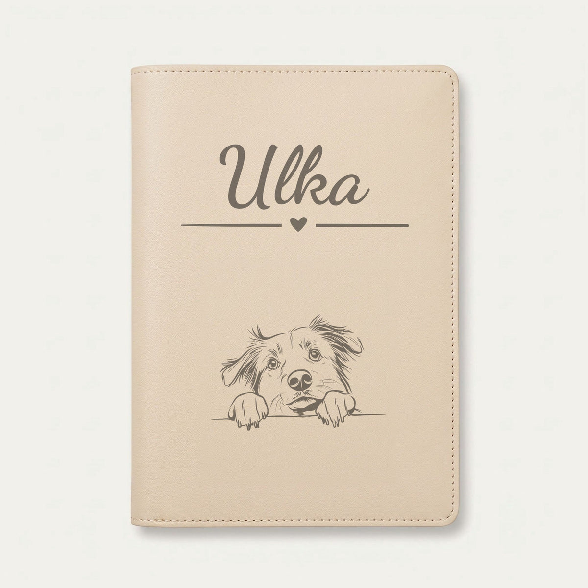 Protège carnet de santé chien personnalisé – Berger australien — Crème vanille — Cœur — gravure « Ulka »
