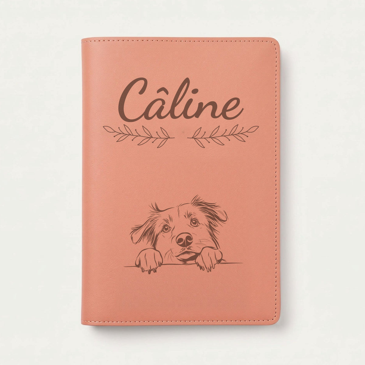 Protège carnet de santé chien personnalisé – Berger australien — Terracotta — Rameaux — gravure « Câline »