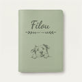 Protège carnet de santé chien personnalisé – Berger australien — Vert sauge — Flèche — gravure « Filou »