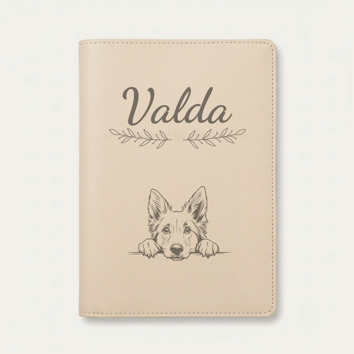 Protège carnet de santé chien personnalisé – Berger belge groenendael — Crème vanille — Rameaux — gravure « Valda »
