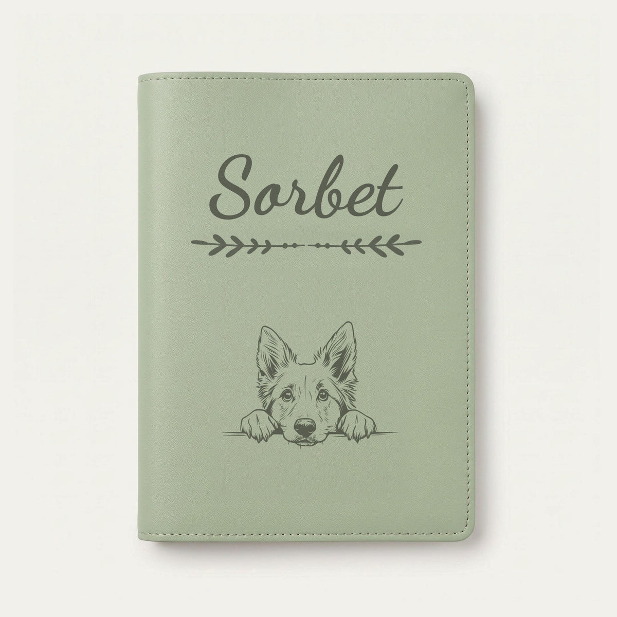Protège carnet de santé chien personnalisé – Berger belge groenendael — Vert sauge — Flèche — gravure « Sorbet »