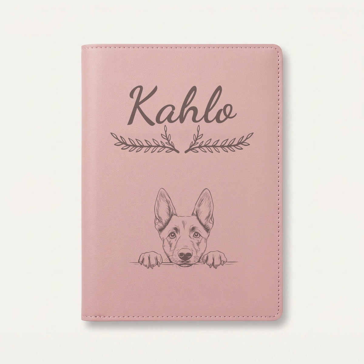 Protège carnet de santé chien personnalisé – Berger belge malinois — Rose dragée — Bouquet — gravure « Kahlo »