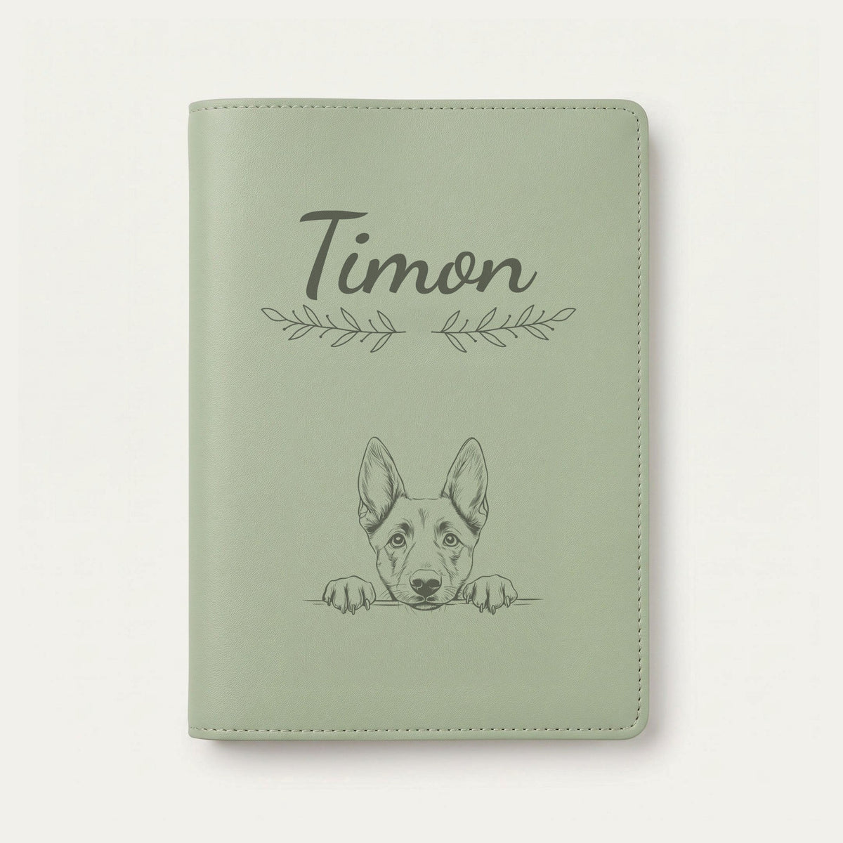 Protège carnet de santé chien personnalisé – Berger belge malinois — Vert sauge — Rameaux — gravure « Timon »