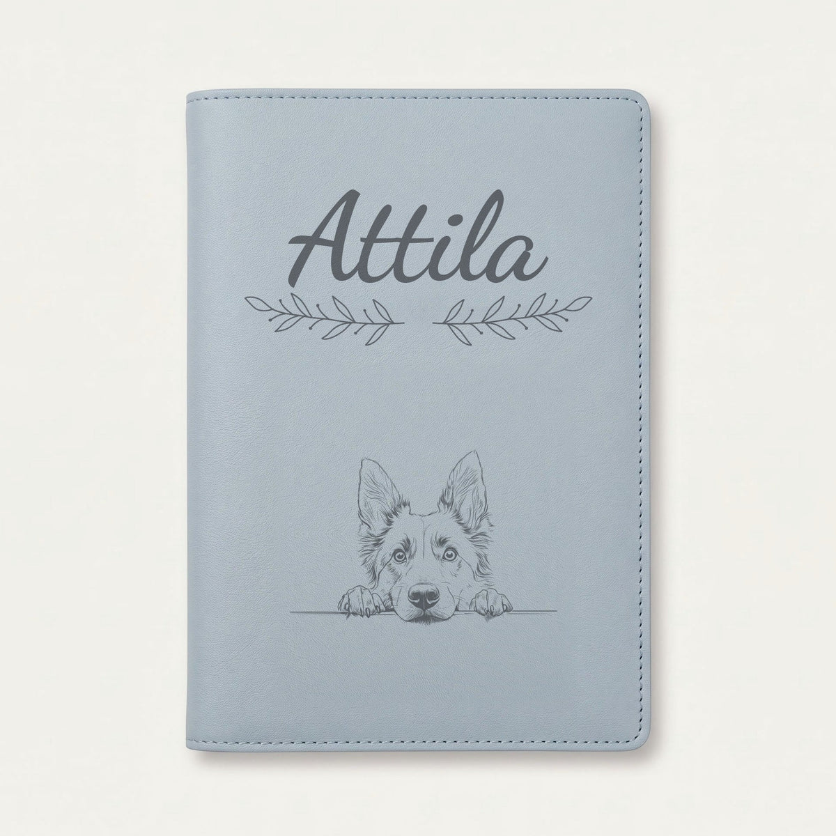 Protège carnet de santé chien personnalisé – Berger belge tervueren — Bleu nuage — Rameaux — gravure « Attila »