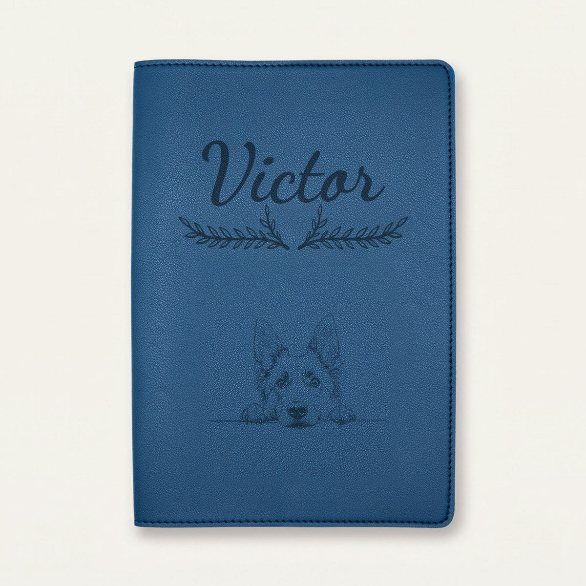 Protège carnet de santé chien personnalisé – Berger belge tervueren — Bleu nuit — Bouquet — gravure « Victor »