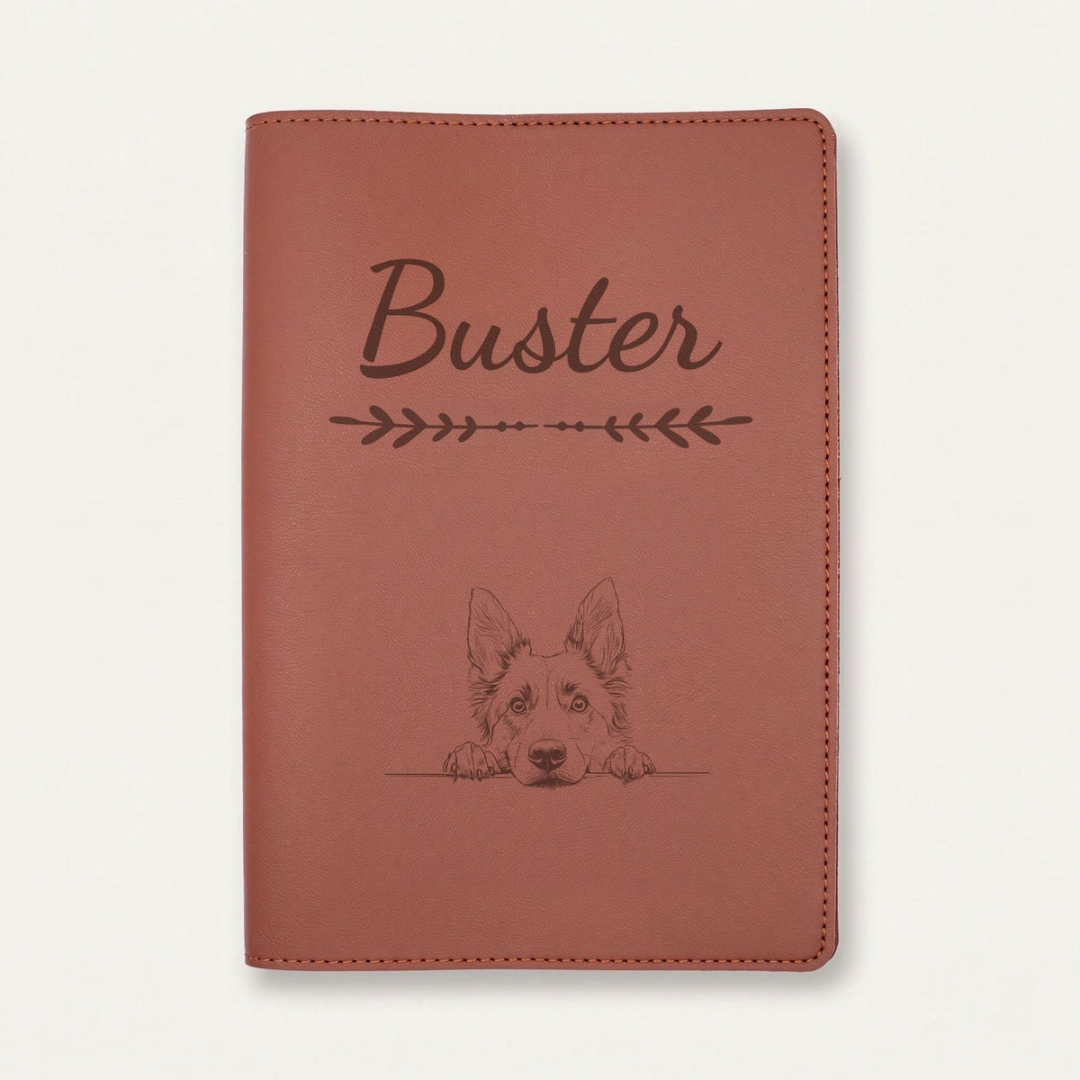 Protège carnet de santé chien personnalisé – Berger belge tervueren — Chocolat — Flèche — gravure « Buster »