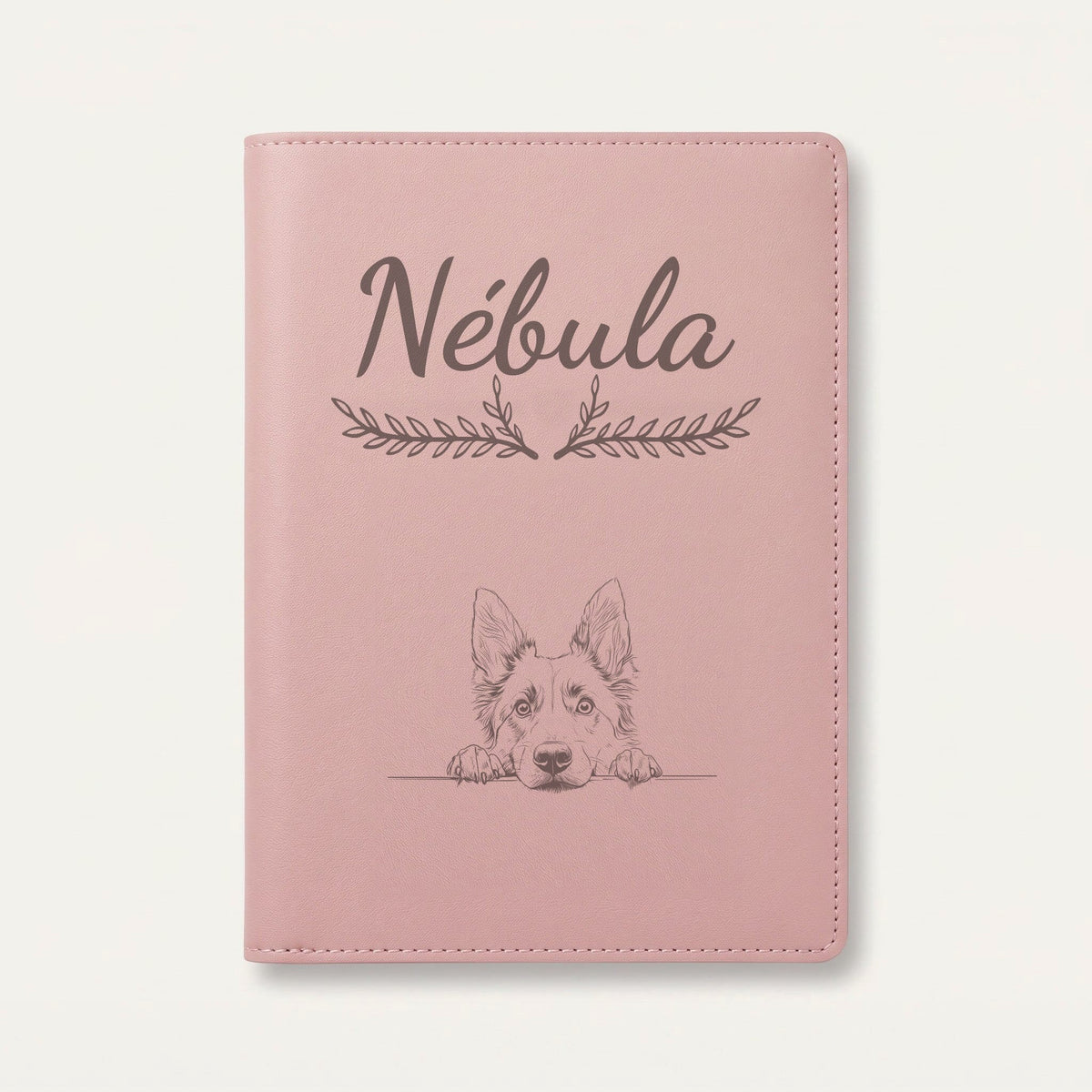 Protège carnet de santé chien personnalisé – Berger belge tervueren — Rose dragée — Bouquet — gravure « Nébula »