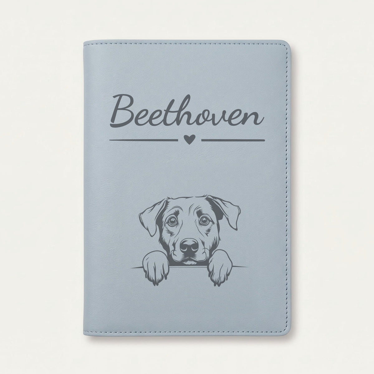 Protège carnet de santé chien personnalisé – Berger d'Anatolie — Bleu nuage — Cœur — gravure « Beethoven »