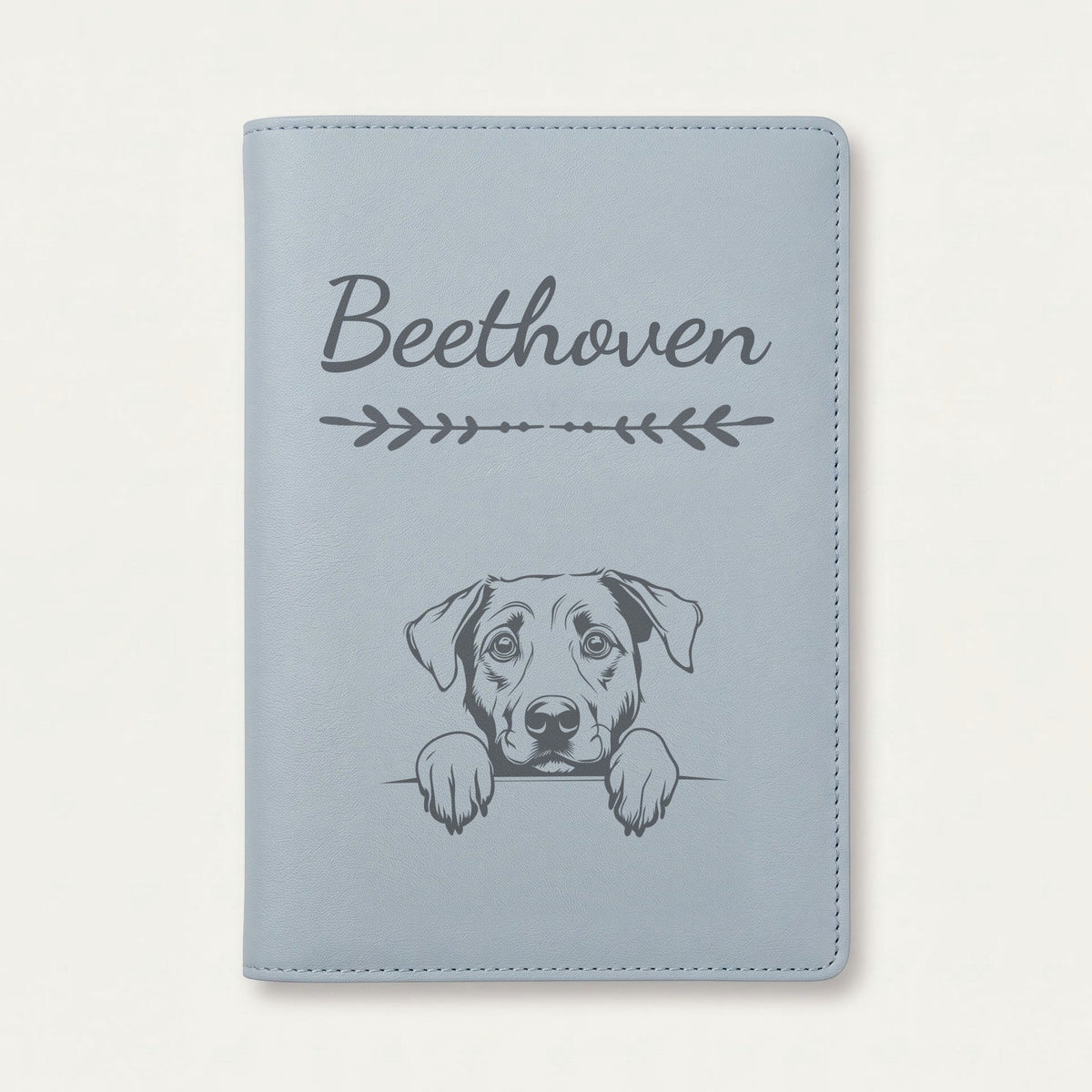Protège carnet de santé chien personnalisé – Berger d'Anatolie — Bleu nuage — Flèche — gravure « Beethoven »