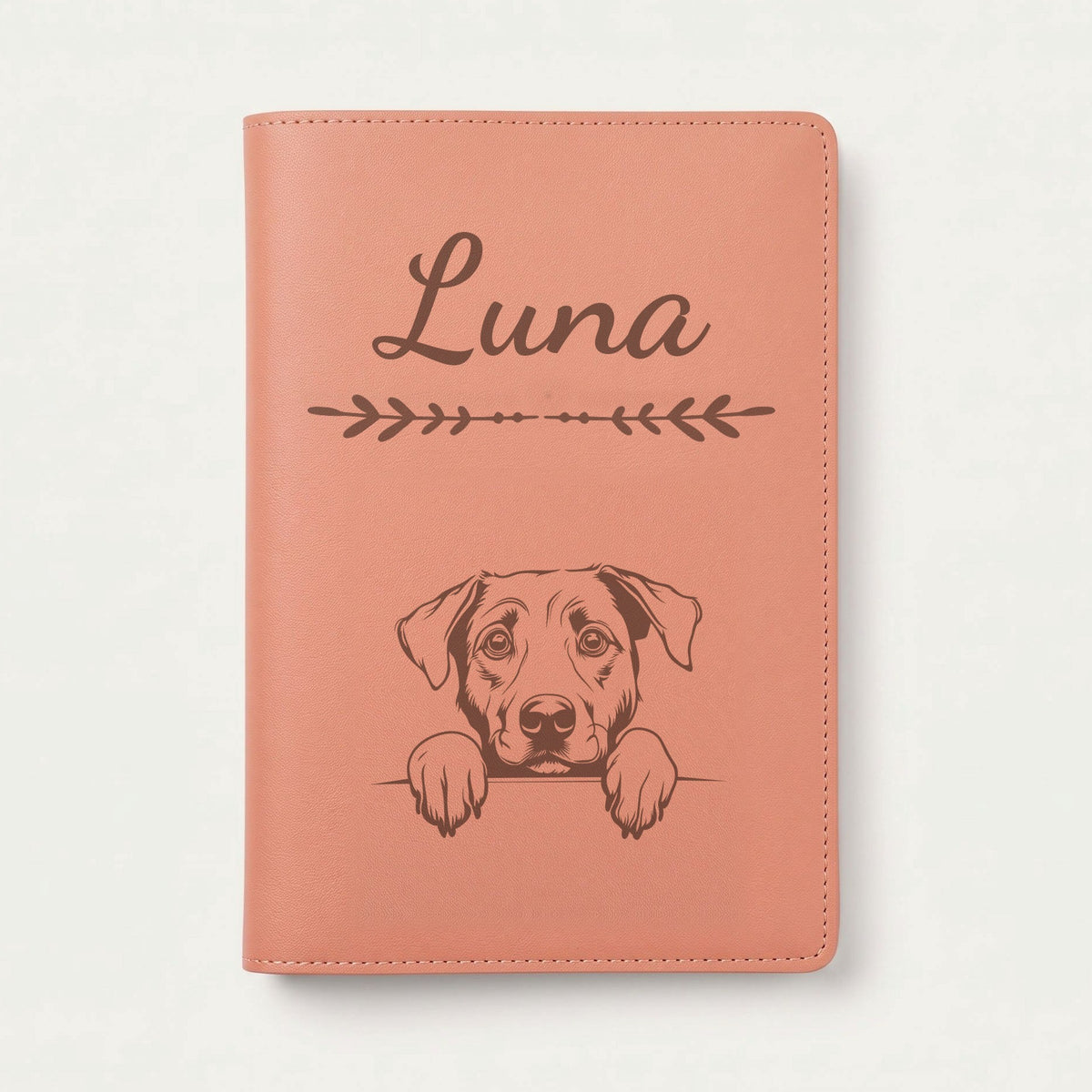 Protège carnet de santé chien personnalisé – Berger d'Anatolie — Terracotta — Flèche — gravure « Luna »