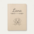 Protège carnet de santé chien personnalisé – Berger de Brie (Briard) — Crème vanille — Flèche — gravure « Lana »