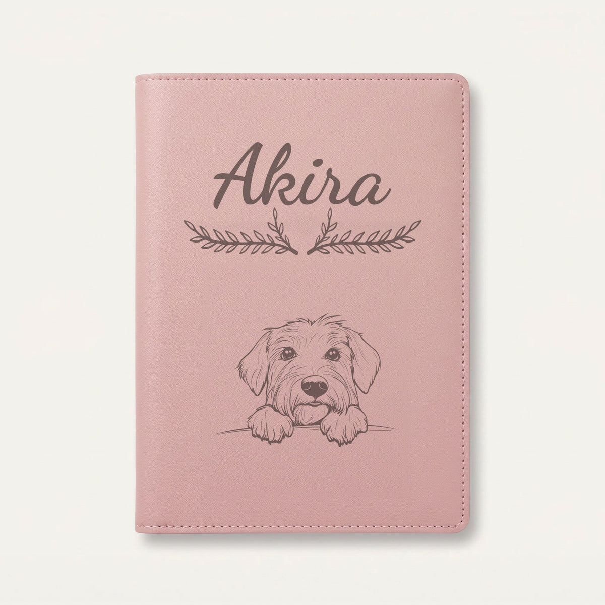 Protège carnet de santé chien personnalisé – Berger de Brie (Briard) — Rose dragée — Bouquet — gravure « Akira »