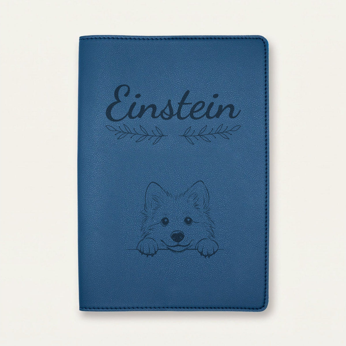 Protège carnet de santé chien personnalisé – Berger islandais — Bleu nuit — Rameaux — gravure « Einstein »