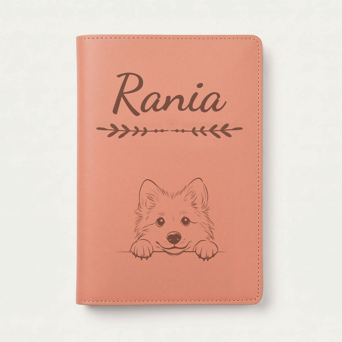 Protège carnet de santé chien personnalisé – Berger islandais — Terracotta — Flèche — gravure « Rania »