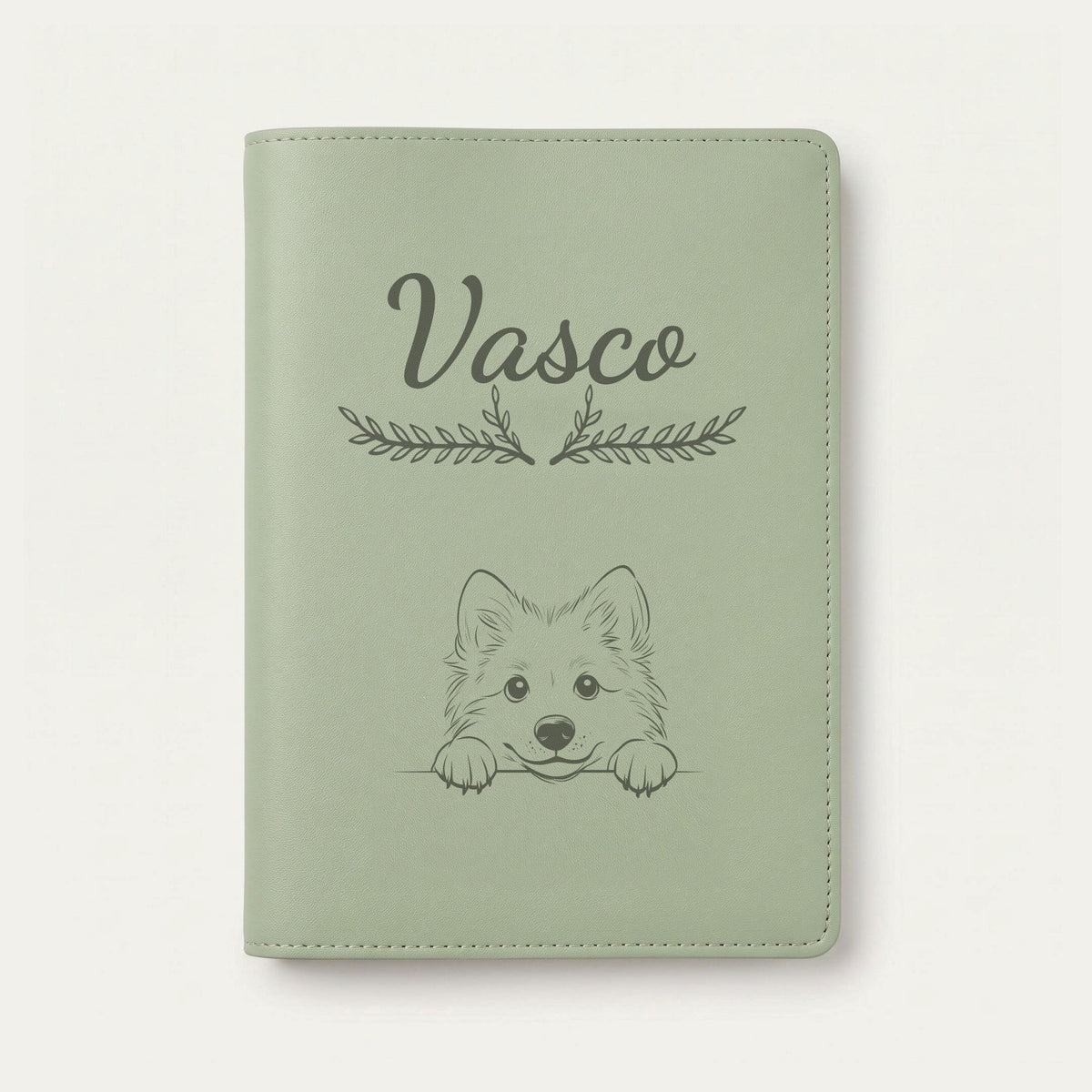 Protège carnet de santé chien personnalisé – Berger islandais — Vert sauge — Bouquet — gravure « Vasco »