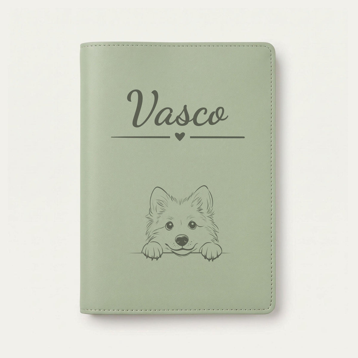 Protège carnet de santé chien personnalisé – Berger islandais — Vert sauge — Cœur — gravure « Vasco »