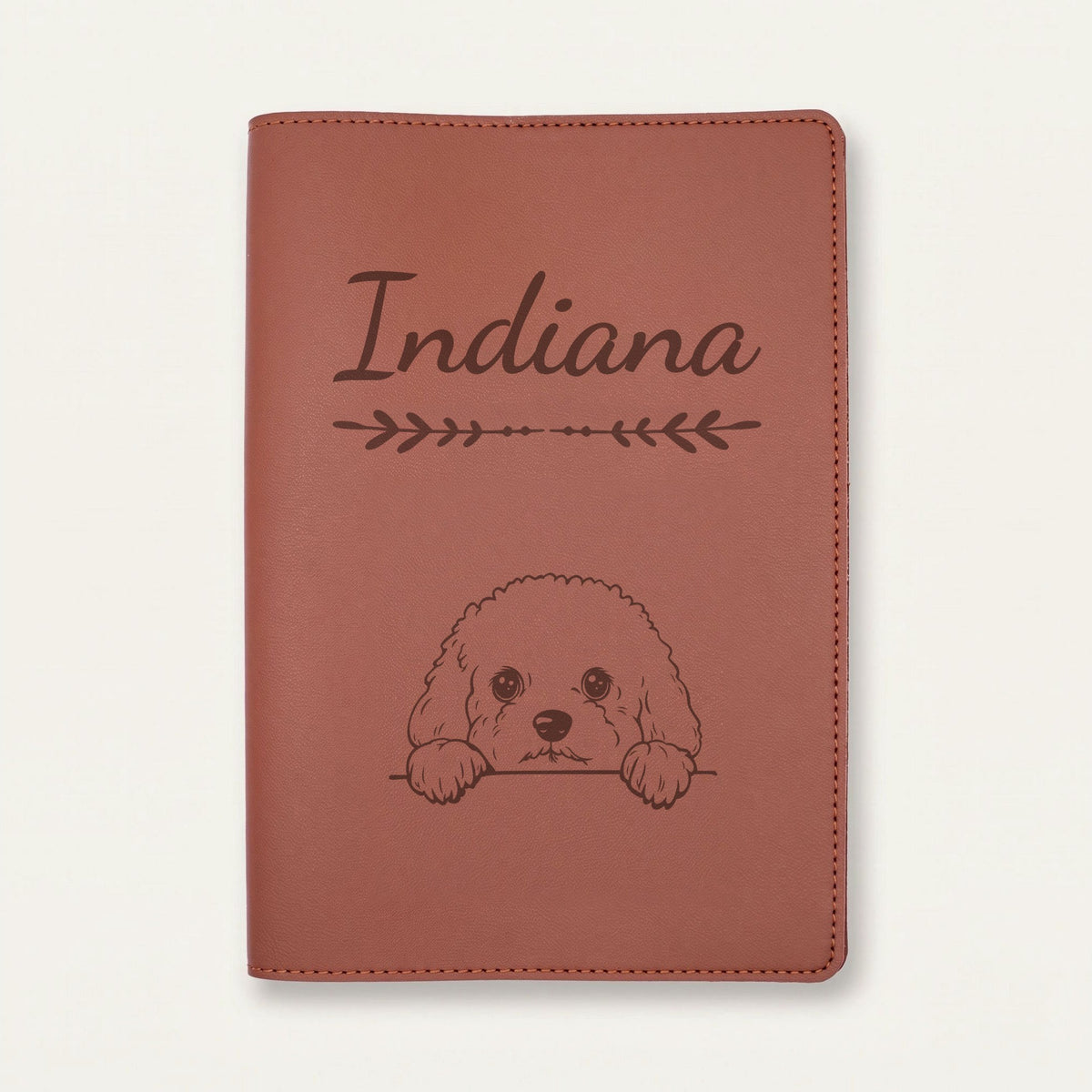 Protège carnet de santé chien personnalisé – Bichon frisé — Chocolat — Flèche — gravure « Indiana »
