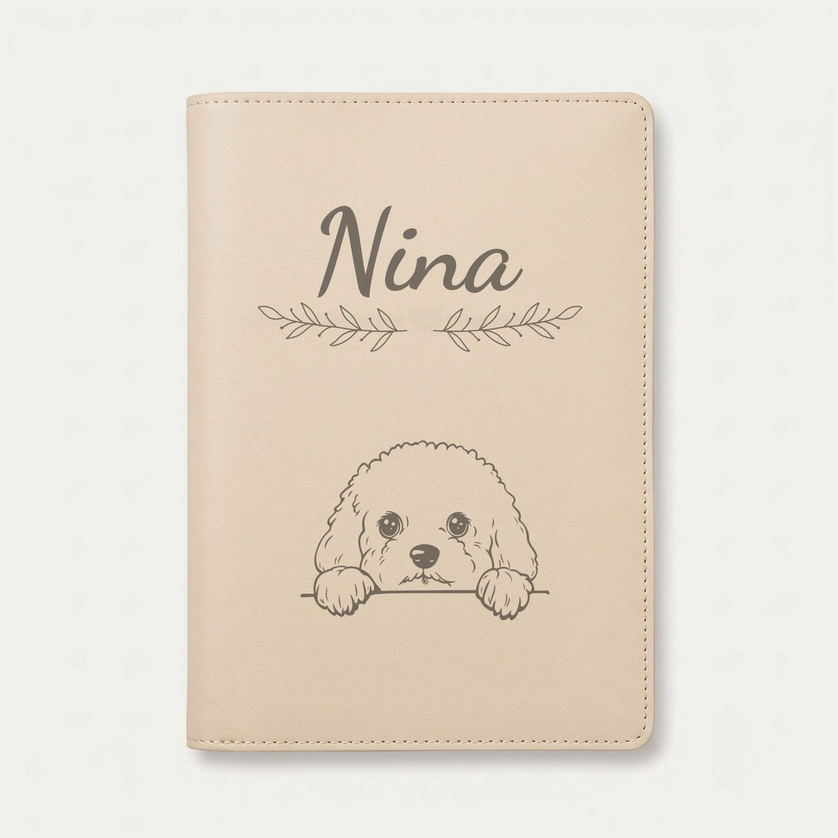 Protège carnet de santé chien personnalisé – Bichon frisé — Crème vanille — Rameaux — gravure « Nina »