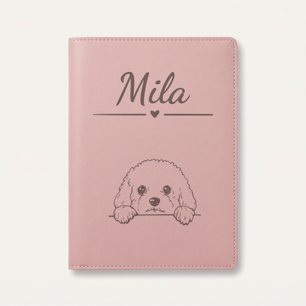 Protège carnet de santé chien personnalisé – Bichon frisé — Rose dragée — Cœur — gravure « Mila »