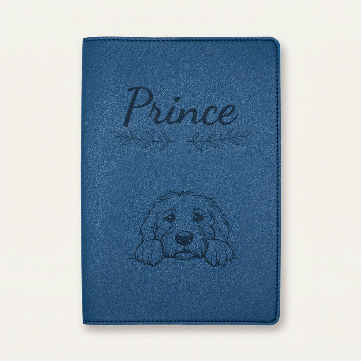 Protège carnet de santé chien personnalisé – Bobtail — Bleu nuit — Rameaux — gravure « Prince »