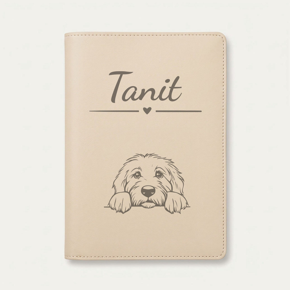 Protège carnet de santé chien personnalisé – Bobtail — Crème vanille — Cœur — gravure « Tanit »