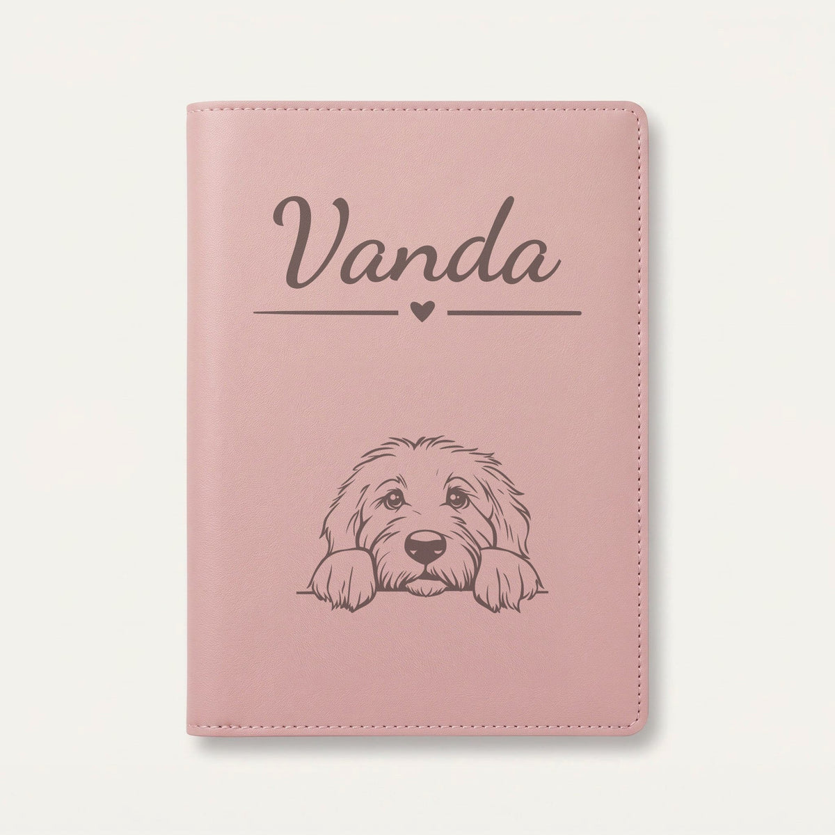 Protège carnet de santé chien personnalisé – Bobtail — Rose dragée — Cœur — gravure « Vanda »