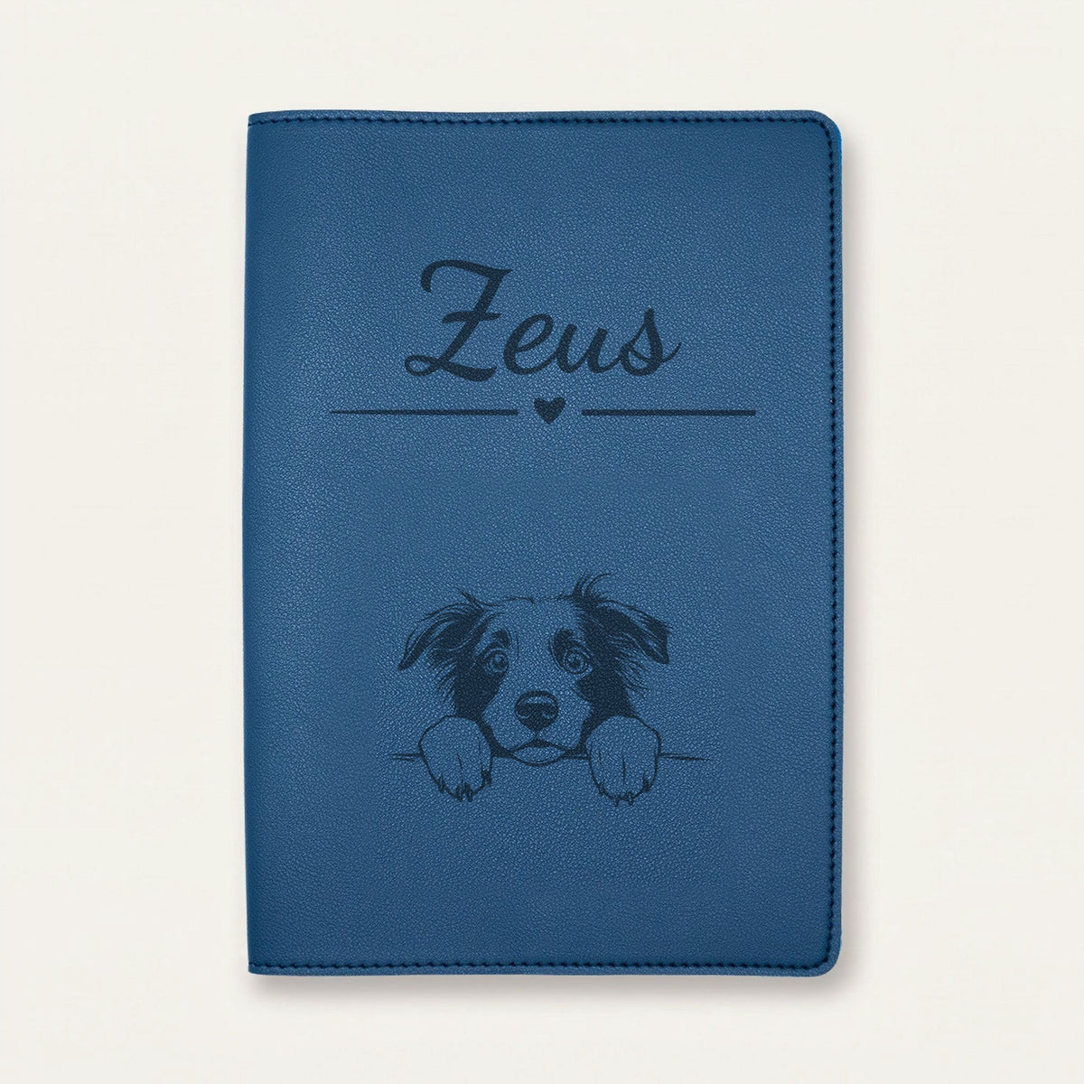 Protège carnet de santé chien personnalisé – Border collie — Bleu nuit — Cœur — gravure « Zeus »