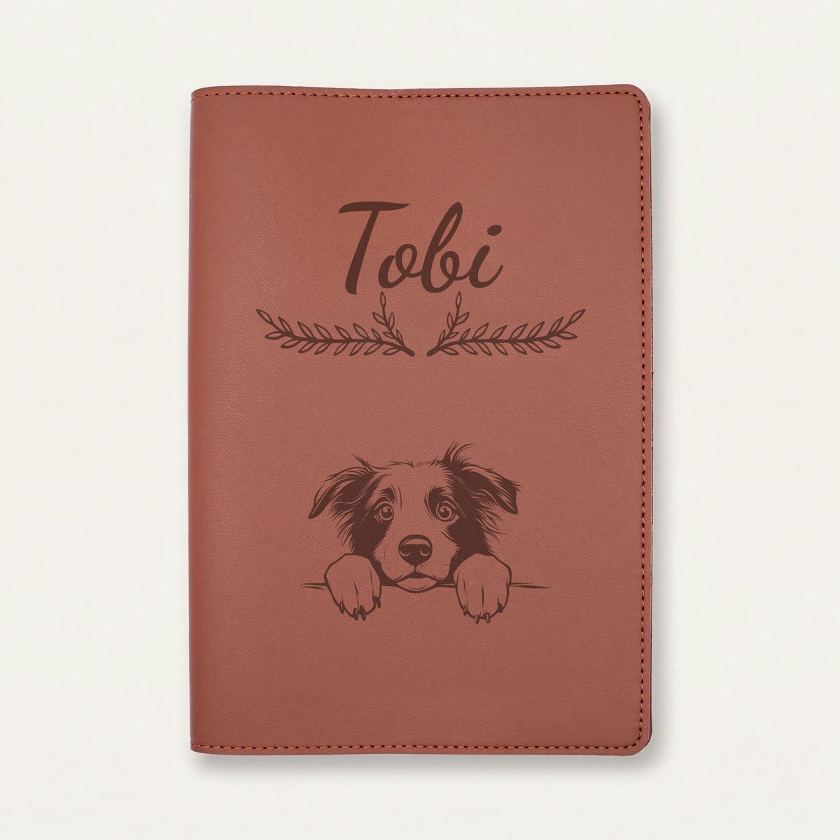 Protège carnet de santé chien personnalisé – Border collie — Chocolat — Bouquet — gravure « Tobi »