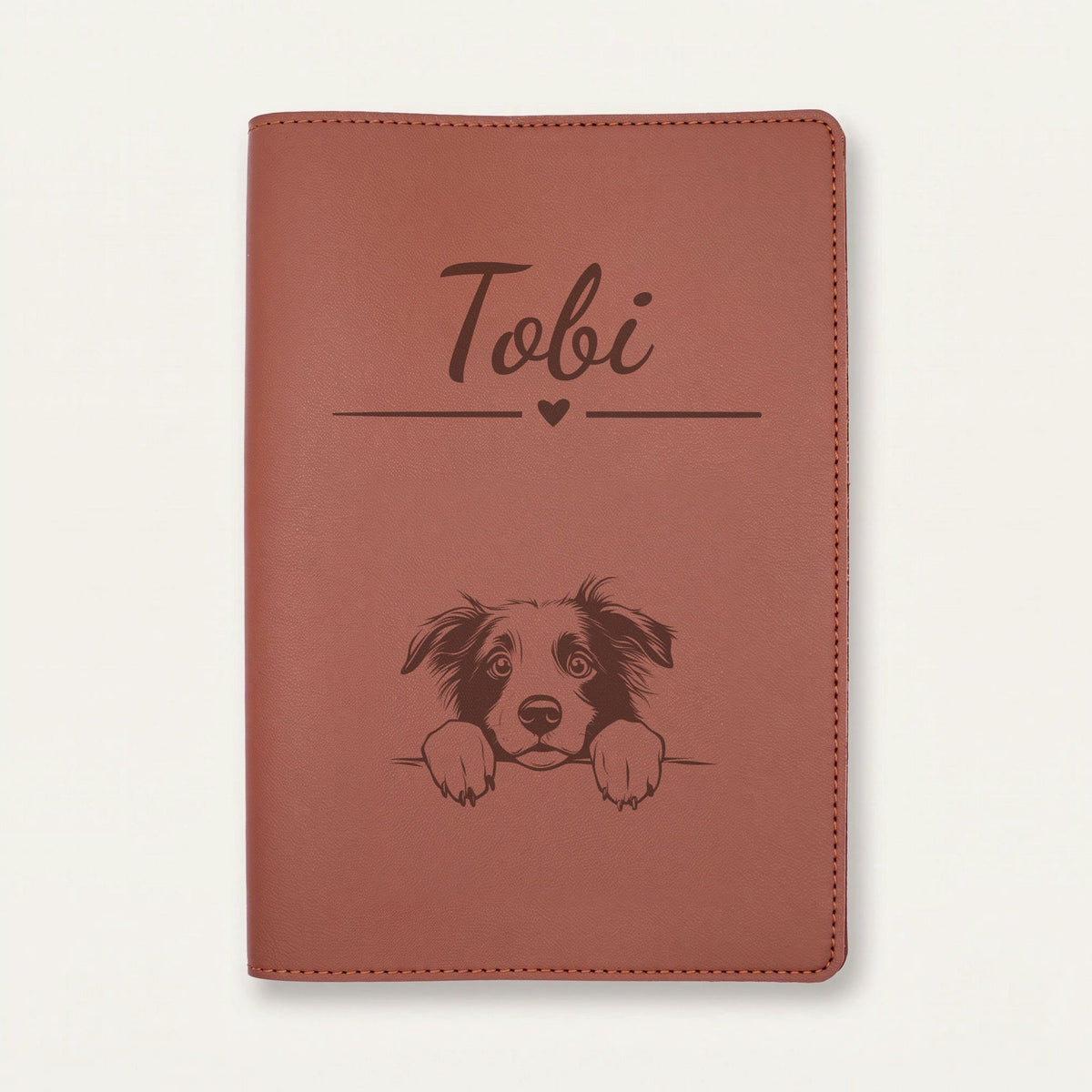 Protège carnet de santé chien personnalisé – Border collie — Chocolat — Cœur — gravure « Tobi »