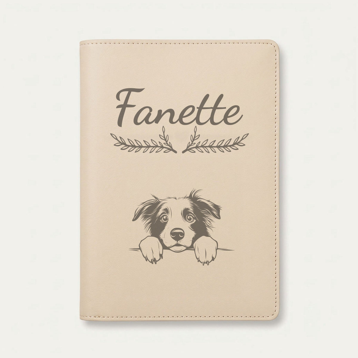 Protège carnet de santé chien personnalisé – Border collie — Crème vanille — Bouquet — gravure « Fanette »