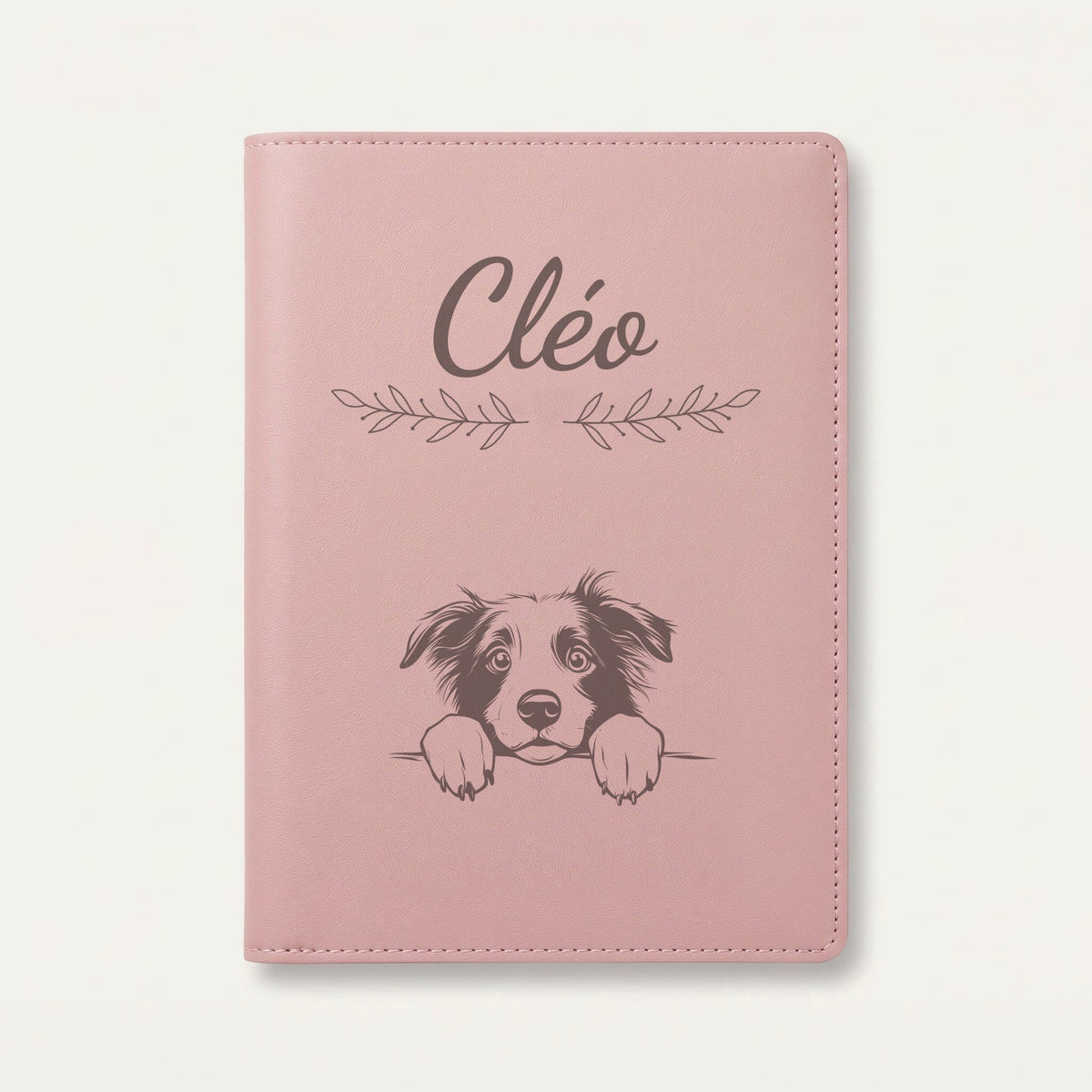 Protège carnet de santé chien personnalisé – Border collie — Rose dragée — Rameaux — gravure « Cléo »