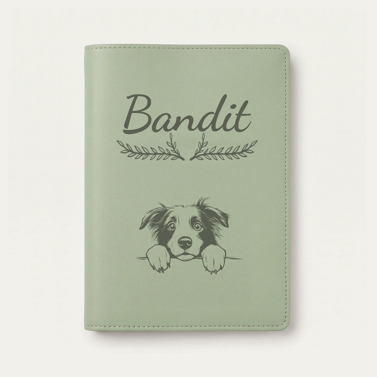 Protège carnet de santé chien personnalisé – Border collie — Vert sauge — Bouquet — gravure « Bandit »