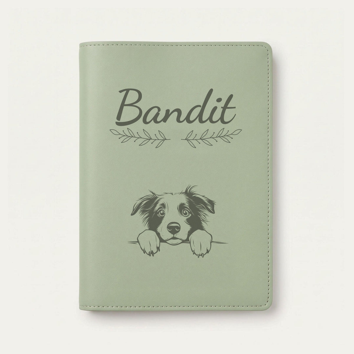 Protège carnet de santé chien personnalisé – Border collie — Vert sauge — Rameaux — gravure « Bandit »