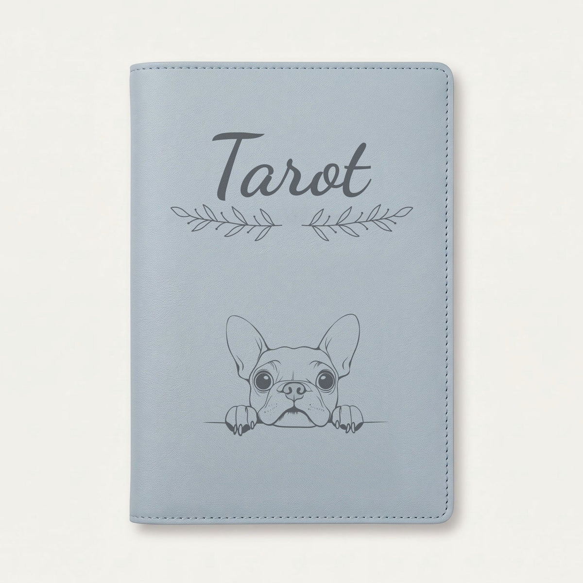 Protège carnet de santé chien personnalisé – Boston terrier — Bleu nuage — Rameaux — gravure « Tarot »