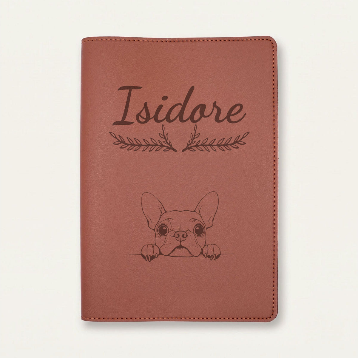Protège carnet de santé chien personnalisé – Boston terrier — Chocolat — Bouquet — gravure « Isidore »