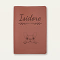 Protège carnet de santé chien personnalisé – Boston terrier — Chocolat — Flèche — gravure « Isidore »