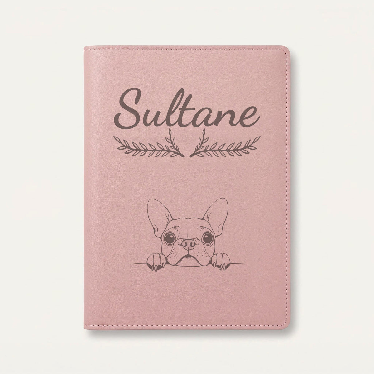Protège carnet de santé chien personnalisé – Boston terrier — Rose dragée — Bouquet — gravure « Sultane »