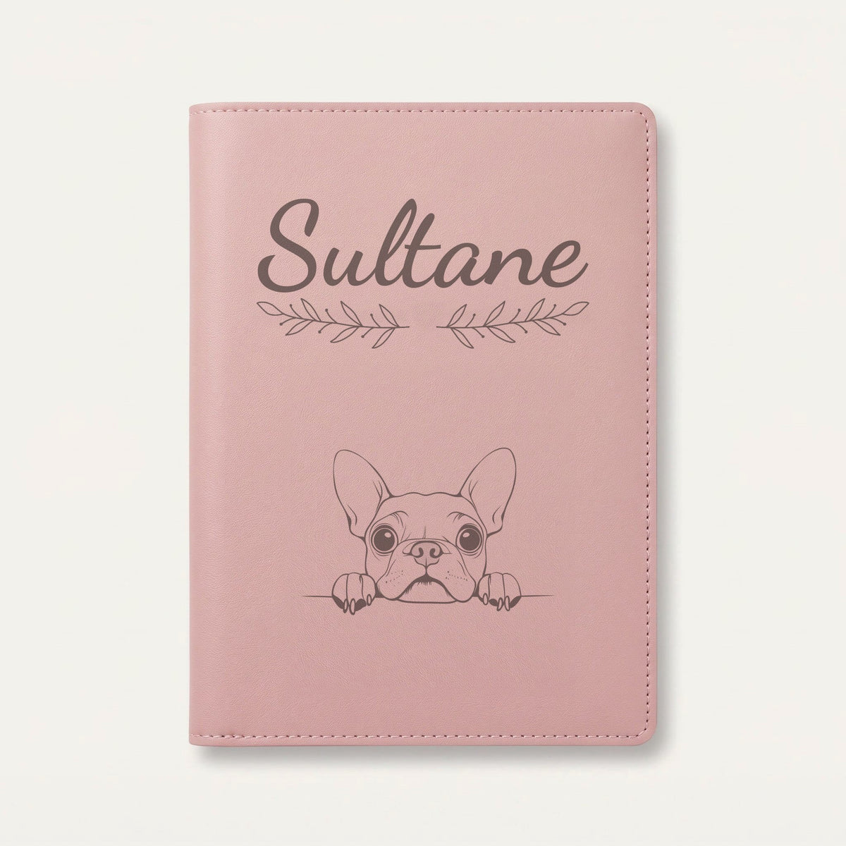 Protège carnet de santé chien personnalisé – Boston terrier — Rose dragée — Rameaux — gravure « Sultane »
