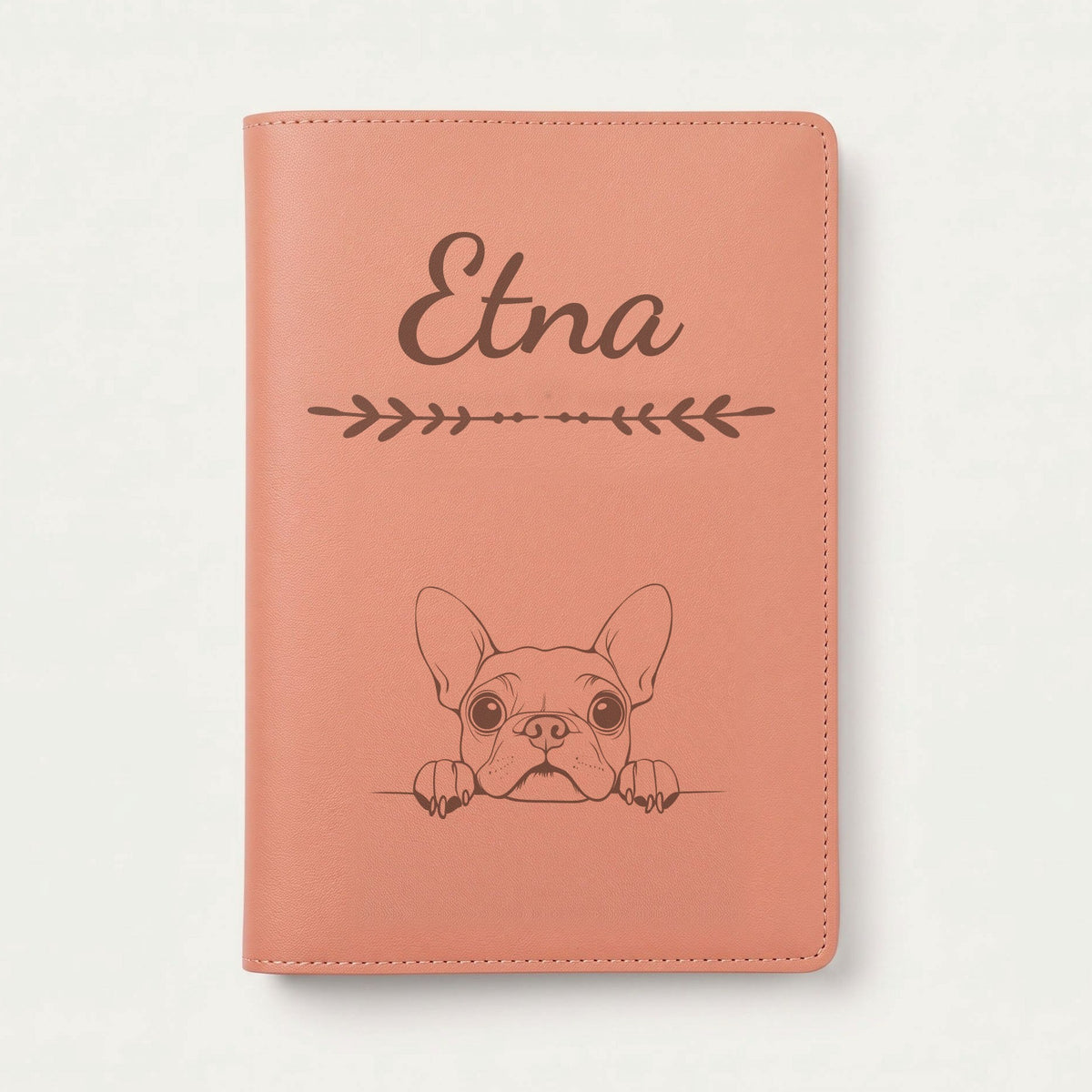 Protège carnet de santé chien personnalisé – Boston terrier — Terracotta — Flèche — gravure « Etna »