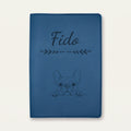 Protège carnet de santé chien personnalisé – Bouledogue français — Bleu nuit — Flèche — gravure « Fido »