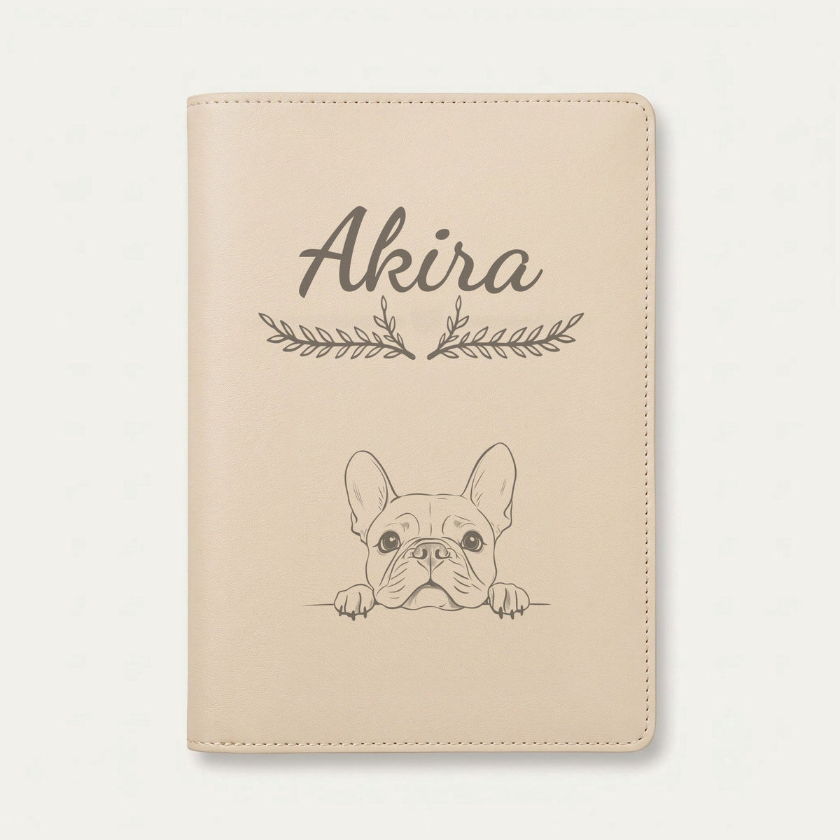 Protège carnet de santé chien personnalisé – Bouledogue français — Crème vanille — Bouquet — gravure « Akira »