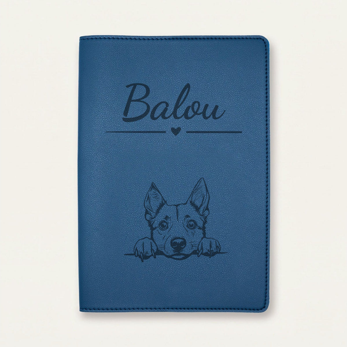 Protège carnet de santé chien personnalisé – Bouvier australien — Bleu nuit — Cœur — gravure « Balou »